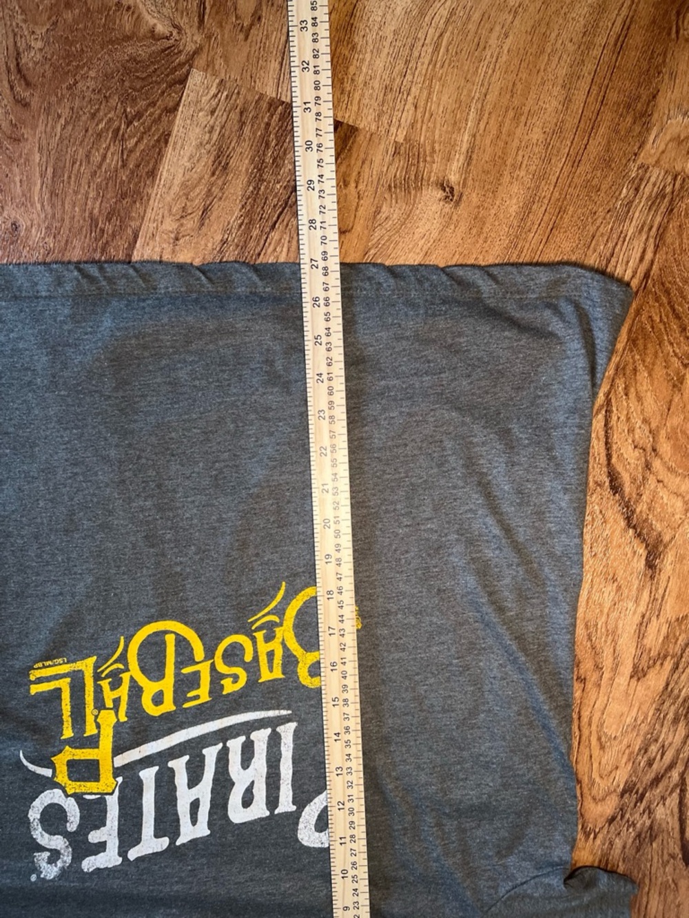 Pittsburgh Pirates MLB Women’s 1X Gray V-Neck Graphic Tee Baseball Shirt - Picture 5 of 6